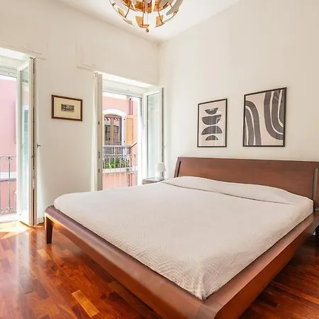 Janas' Terrace, View And Parking In The Old Center Appartement