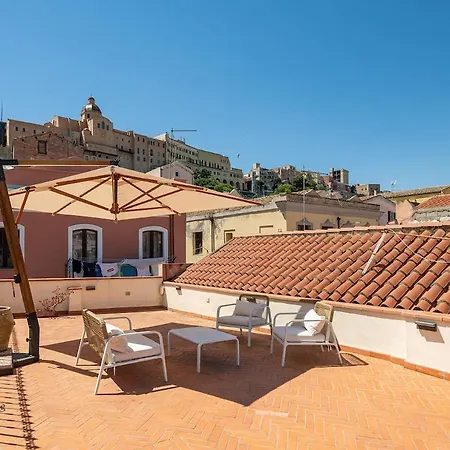 Janas' Terrace, View And Parking In The Old Center Cagliari