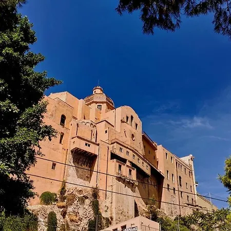 Janas' Terrace, View And Parking In The Old Center